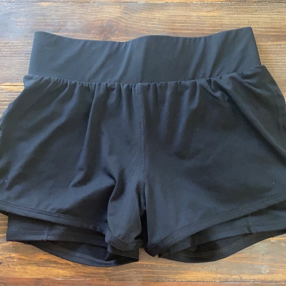 Fabletics shorts size small - Picture 4 of 6